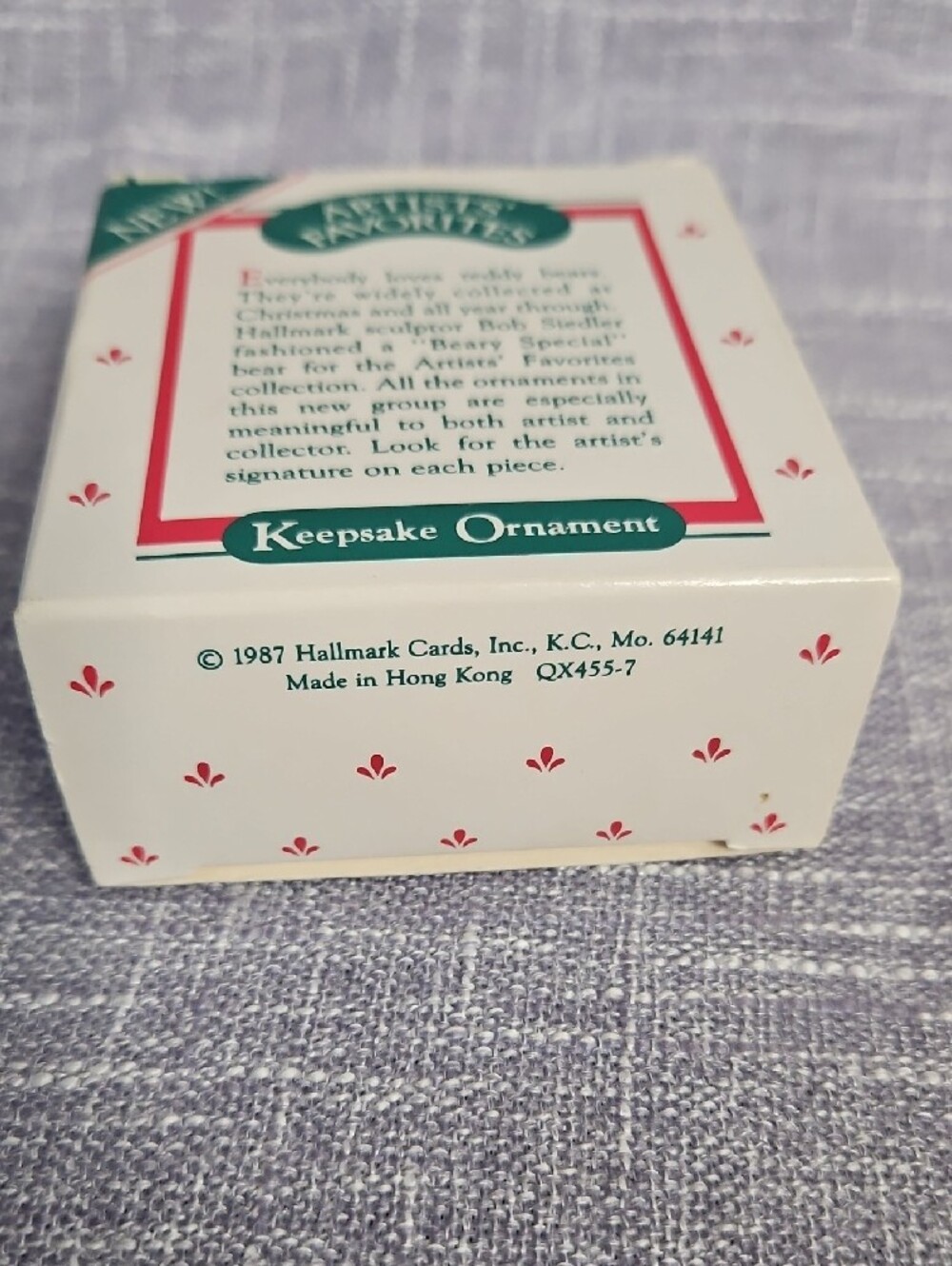 Hallmark White and Green Keepsake Ornament Box - Picture 3 of 7